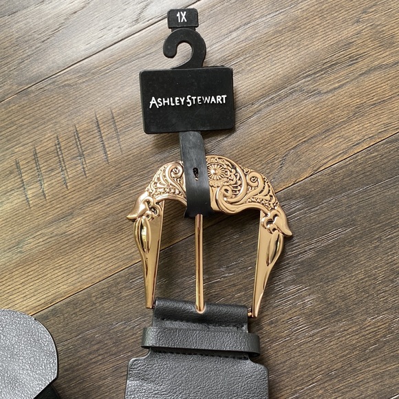 Ashley Stewart Black Faux Leather Rose Gold Buckle Belt Size 1X - Picture 2 of 4